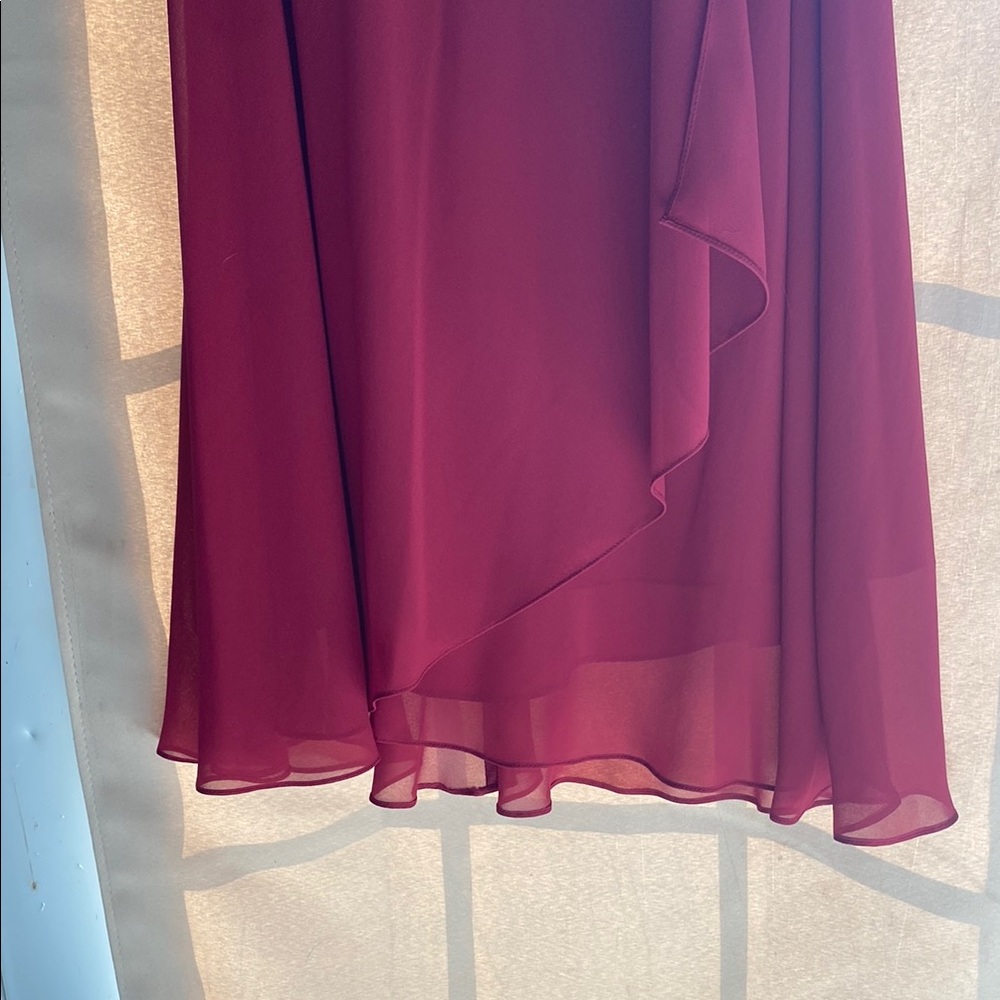 Elegant Burgundy Sleeveless Dress - Picture 5 of 8